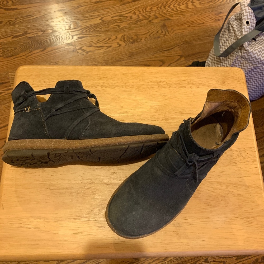 Born dark grey Tarkiln suede ankle boots